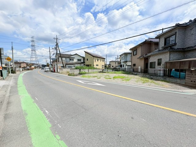 鶴ヶ島市下新田　建築条件なし売地　東武越生線『一本松駅』徒歩4分　【新町小学区】の前面道路含む現地写真
