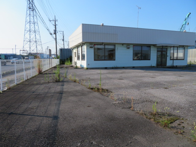春日部市永沼の店舗事務所の駐車場