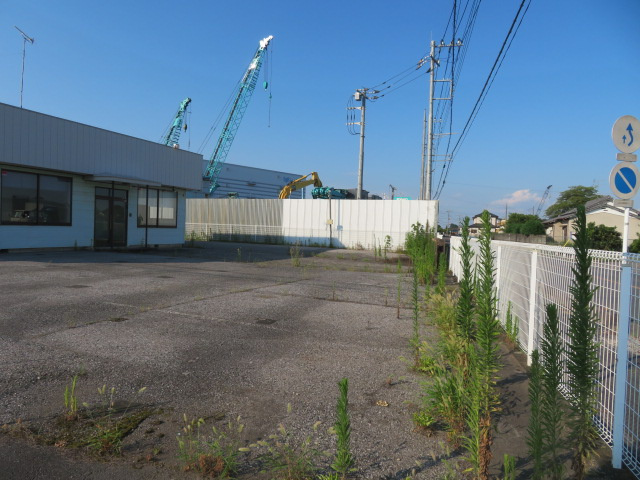 春日部市永沼の店舗事務所の駐車場