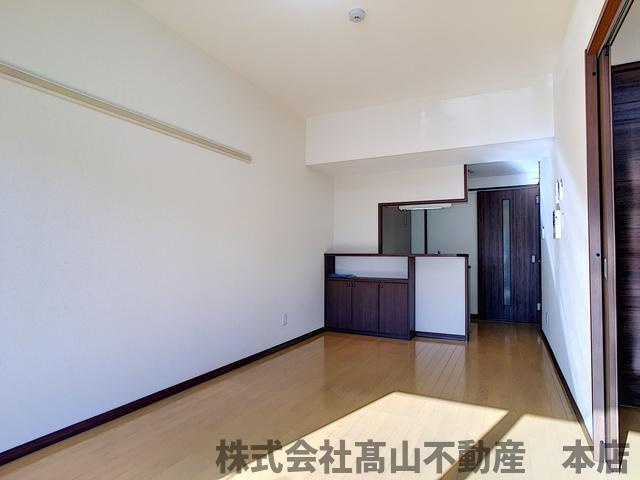 宗像市葉山２丁目の賃貸マンションの居間・リビング