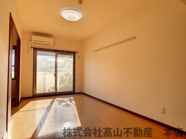宗像市葉山２丁目の賃貸マンションの居間・リビング