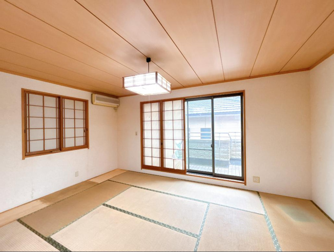 【和室】 | 取手市米ノ井　中古戸建 | バルコニーに面していて、たっぷり光りの入る明るい和室です！