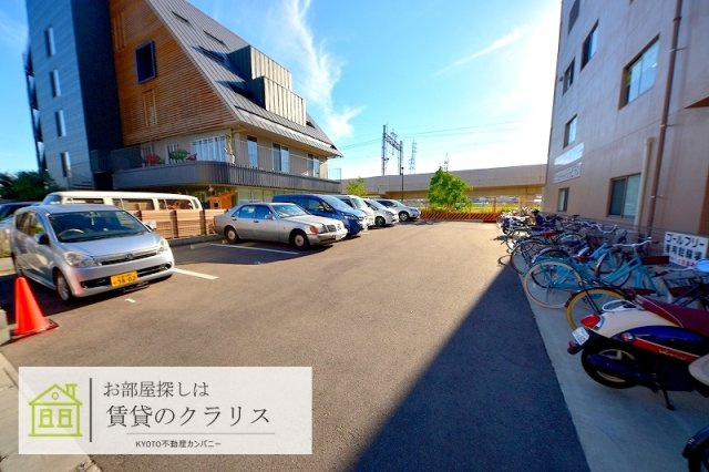 ベアティ洛西口の駐車場