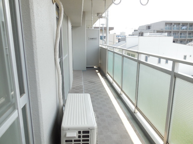 西新南ハイツ　３０２号のバルコニー