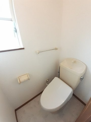 ベリエハウスのトイレ|落ち着いた色調のトイレです
