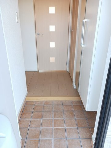 モーント　シャインＤの玄関|明るい玄関です