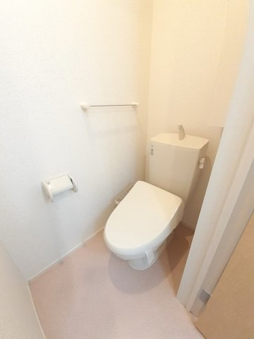 コーポ・マリのトイレ|落ち着いたトイレです