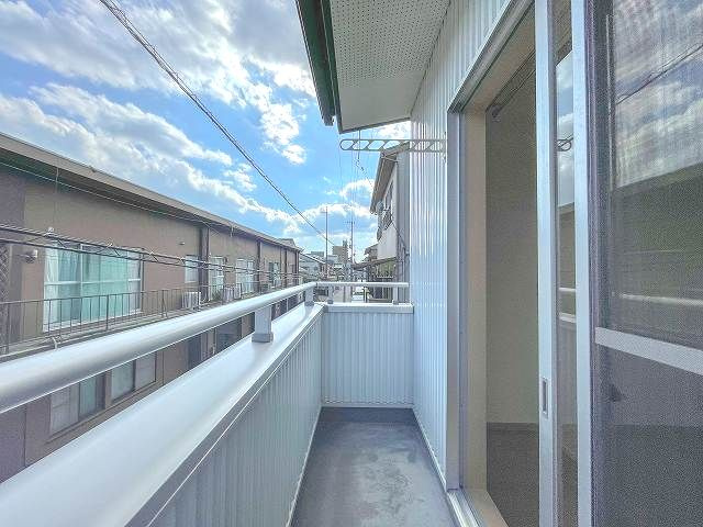NEW BEGININGのバルコニー|暖かな日差しのふりそそぐバルコニー
※違うお部屋の写真を使用しております