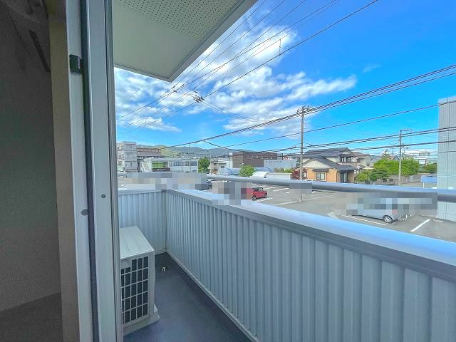 NEW BEGININGのバルコニー|暖かな日差しのふりそそぐバルコニー
※違うお部屋の写真を使用しております