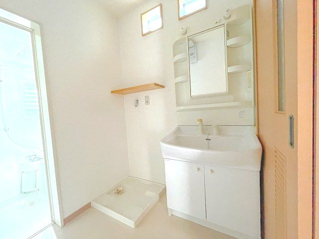 NEW BEGININGの独立洗面台|独立洗面台で身支度をすべて済ませてしまいましょう
※違うお部屋の写真を使用しております