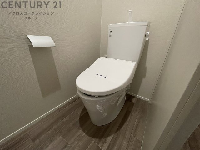 温水洗浄便座付きのトイレです☆