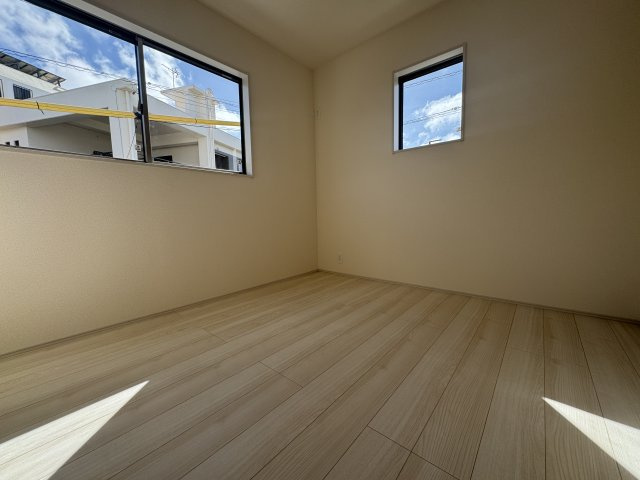 豊見城市豊見城（全4棟）3号棟の洋室|3号棟　洋室5.3帖＋CL付き♪