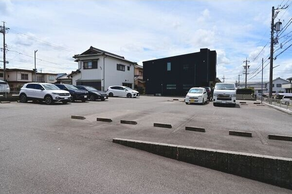 大祥の駐車場