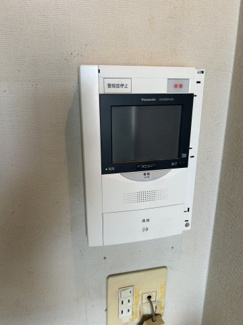 【セキュリティ】 | 横須賀富浦公園パークホームズ | 来客の顔がはっきりと確認できるので防犯面でも心強く、お子様のお留守番時や夜間の対応も安心です。