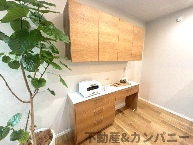 ミサワホームタウンさくら小西のキッチン|背面収納付きカップボードです