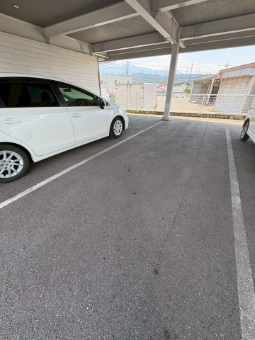 サニーコート惣開の駐車場