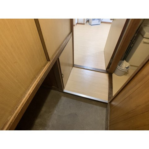 春採ハイツの玄関