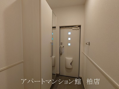 ジェルメ柏B棟の玄関