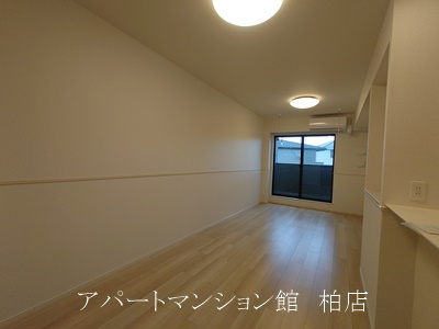 ジェルメ柏B棟の居間・リビング