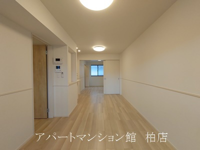 ジェルメ柏B棟の居間・リビング