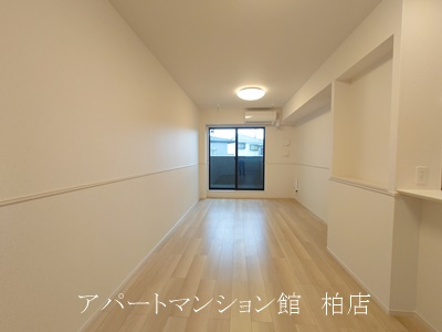 ジェルメ柏B棟の居間・リビング