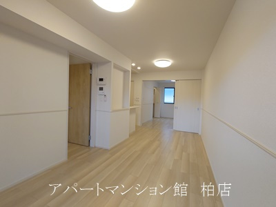 ジェルメ柏B棟の居間・リビング