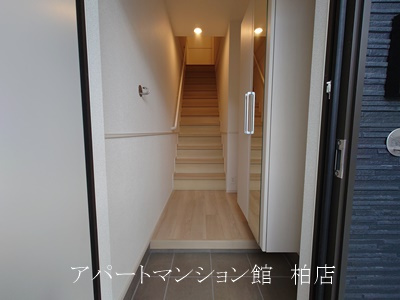 ジェルメ柏B棟の玄関