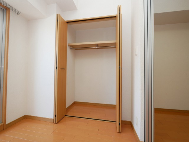 ONE ROOF FLAT TENJINBASHI（旧：シャルマンフジ天神橋）の収納|シャルマンフジ天神橋　クローゼット