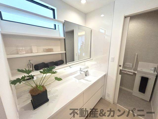 ミサワホームタウンさくら小西の独立洗面台|広々とした独立洗面台です