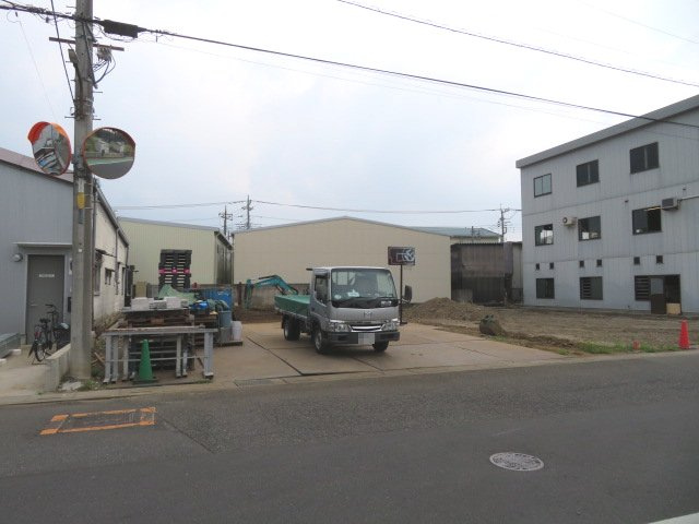 草加市青柳３丁目の倉庫