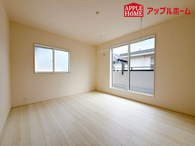 さいたま市桜区塚本の洋室|居室は全室収納あり！たっぷりある収納活用でお部屋もキレイを保てます♪