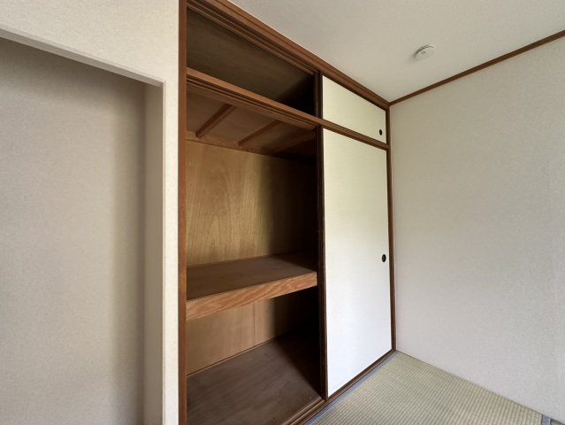 日興雲雀丘花屋敷ガーデンホームズC棟の収納|和室にも大容量の収納があります。