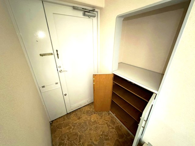 日興雲雀丘花屋敷ガーデンホームズC棟の玄関|玄関、シューズボックスがあり、その上に鍵など置けるスペースがあります。