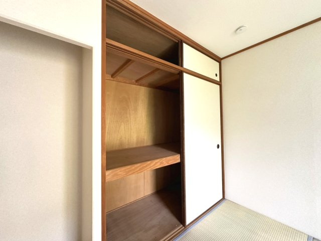 日興雲雀丘花屋敷ガーデンホームズC棟の収納|和室にも大容量の収納があります。