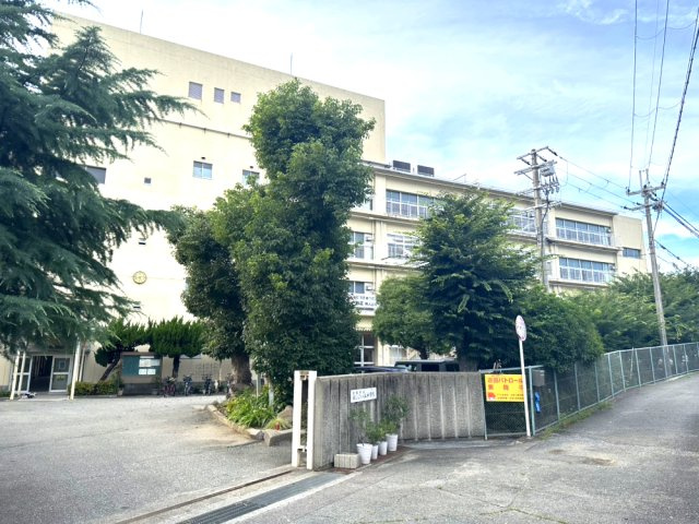 日興雲雀丘花屋敷ガーデンホームズC棟の周辺|宝塚市立南ひばりガ丘中学校まで徒歩19分。