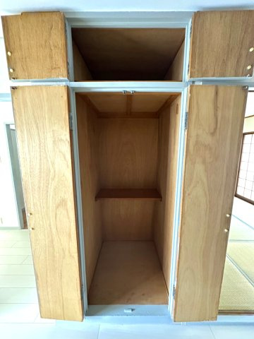 日興雲雀丘花屋敷ガーデンホームズC棟の収納|収納、衣替えや布団など収納にいかがでしょうか。