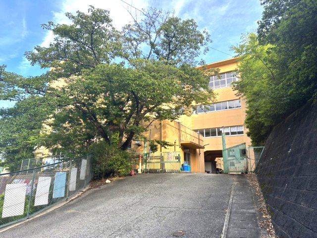 日興雲雀丘花屋敷ガーデンホームズC棟の周辺|宝塚市立長尾台小学校まで徒歩14分。