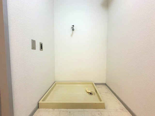 日興雲雀丘花屋敷ガーデンホームズC棟のランドリースペース