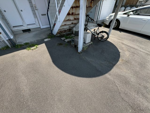 キャッスルコート若水の駐車場