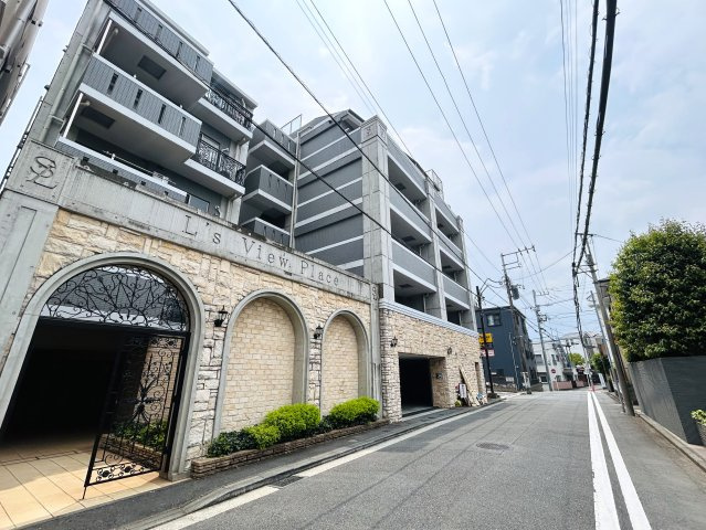 横浜駅近辺の駅がたくさん使える快適立地！！洋館テイストの外観が魅せる横濱らしさ全開の佇まい！！角部屋のポテンシャルも発揮され、ペットの飼育もOKな、『エルズヴュープレイス』リノベーション