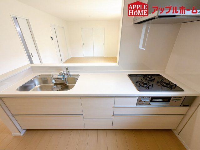 さいたま市西区佐知川1270番のキッチン|見栄えもよくお手入れもスムーズに出来ます。豊富な収納力もございますので、キッチンスペースをスッキリとお使い頂けそうです。