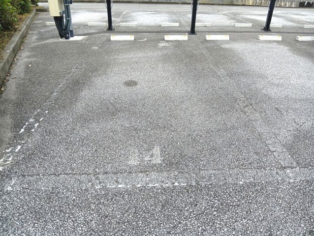 クラウン石立Ⅰの駐車場|カースペースがあります