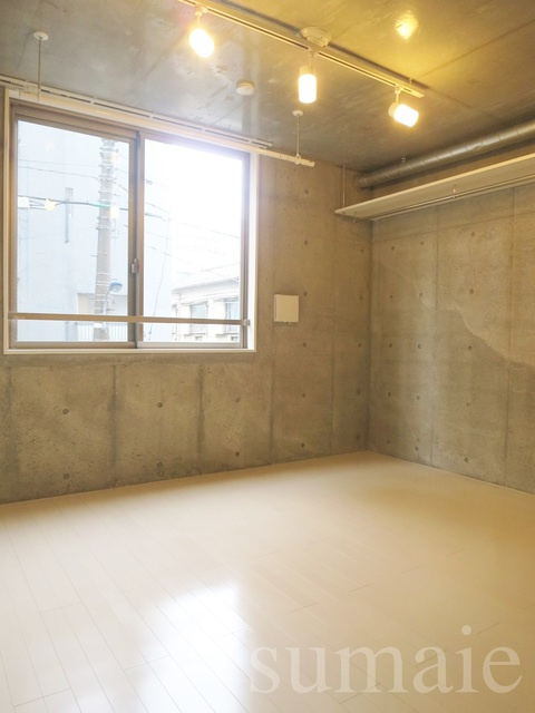 ＣＯＣＯＦＬＡＴ王子の居間・リビング|コンクリート打ちっ放しのお洒落なお部屋♪