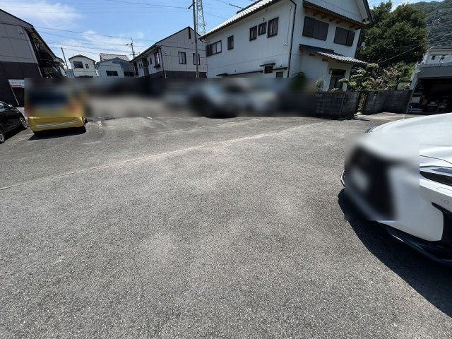 ラティス南竹島の駐車場