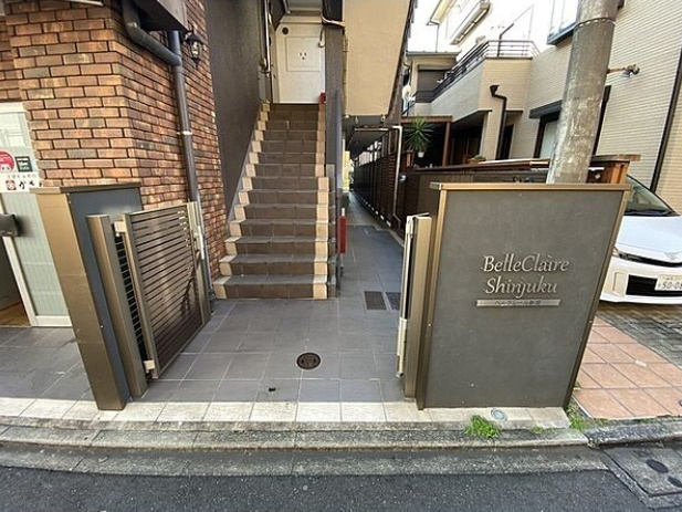 ベルクレール新宿のエントランス