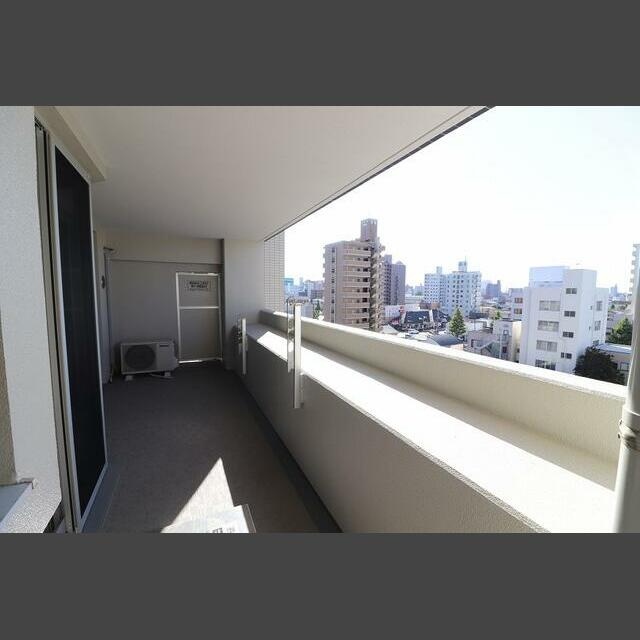 久留米市中央町の賃貸マンションのバルコニー|バルコニーからの眺めを楽しみながら食事をしませんか※別号室のお写真になります。