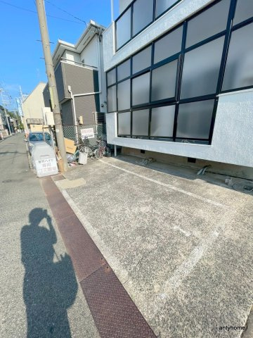 フレスマンション江坂　仲介手数料無料の駐車場