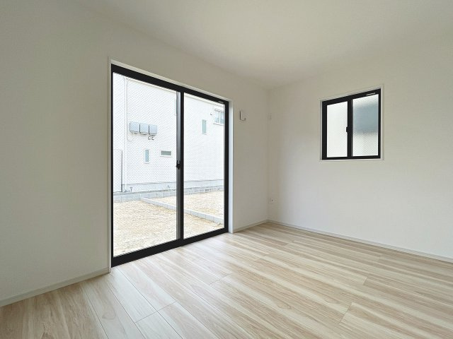 新築戸建・新築建売　郡山市富久山町8期　明健小・明健中の洋室|6帖の洋室は客間としてや家族のくつろぎの部屋、家事スペースなど使い方いろいろ！