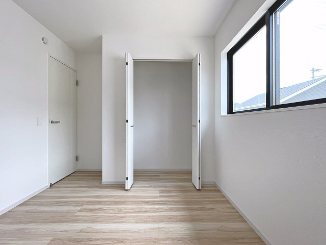 新築戸建・新築建売　郡山市富久山町8期　明健小・明健中の洋室|全居室収納完備！収納が多いとお部屋もスッキリします！