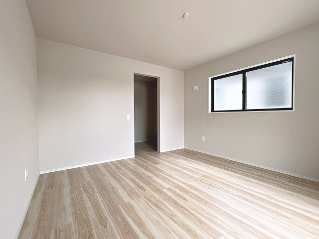 新築戸建・新築建売　郡山市富久山町8期　明健小・明健中の洋室|11.5帖の洋室はWIC収納付きです！広々としておりご夫婦の主寝室としておすすめです！